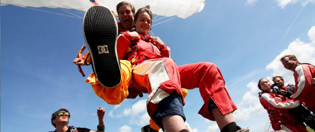 tandem-parachute-landing