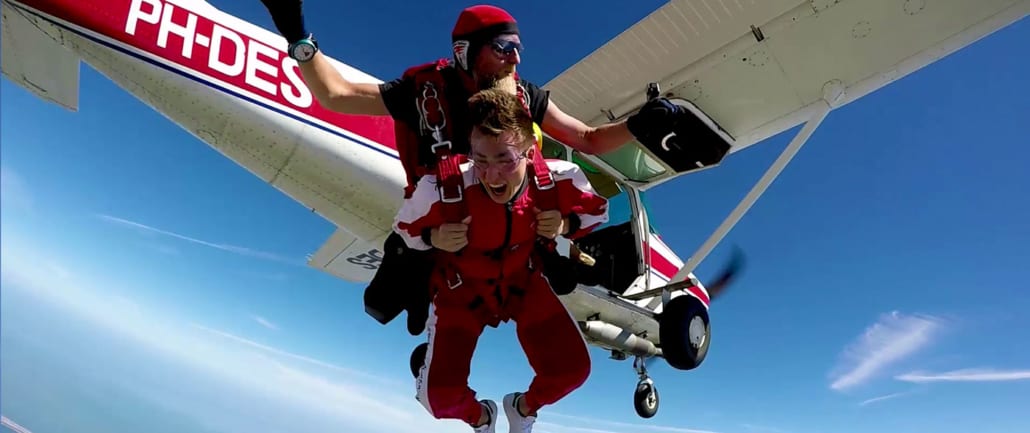 vliegtuig-exit-phdes-skydive-zeeland